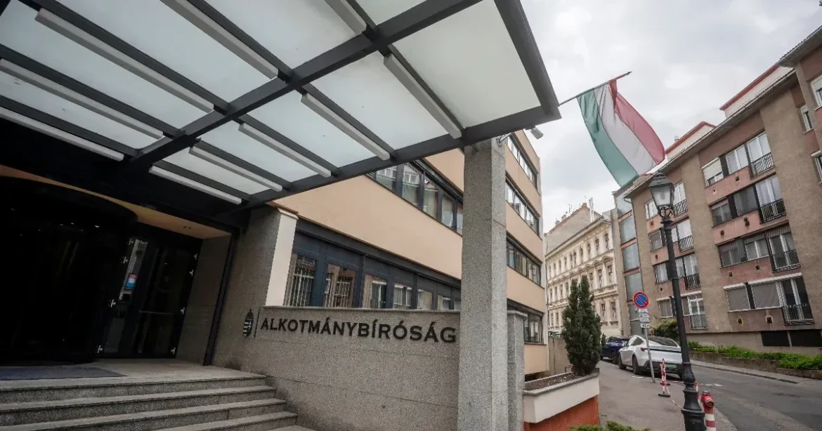 Alaptörvény-ellenes a szolidaritási hozzájárulás egyes részei