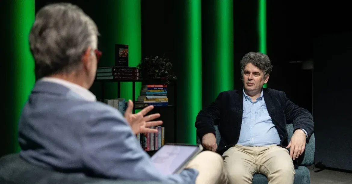 Árulás és romlás: a hatalom felelőssége?