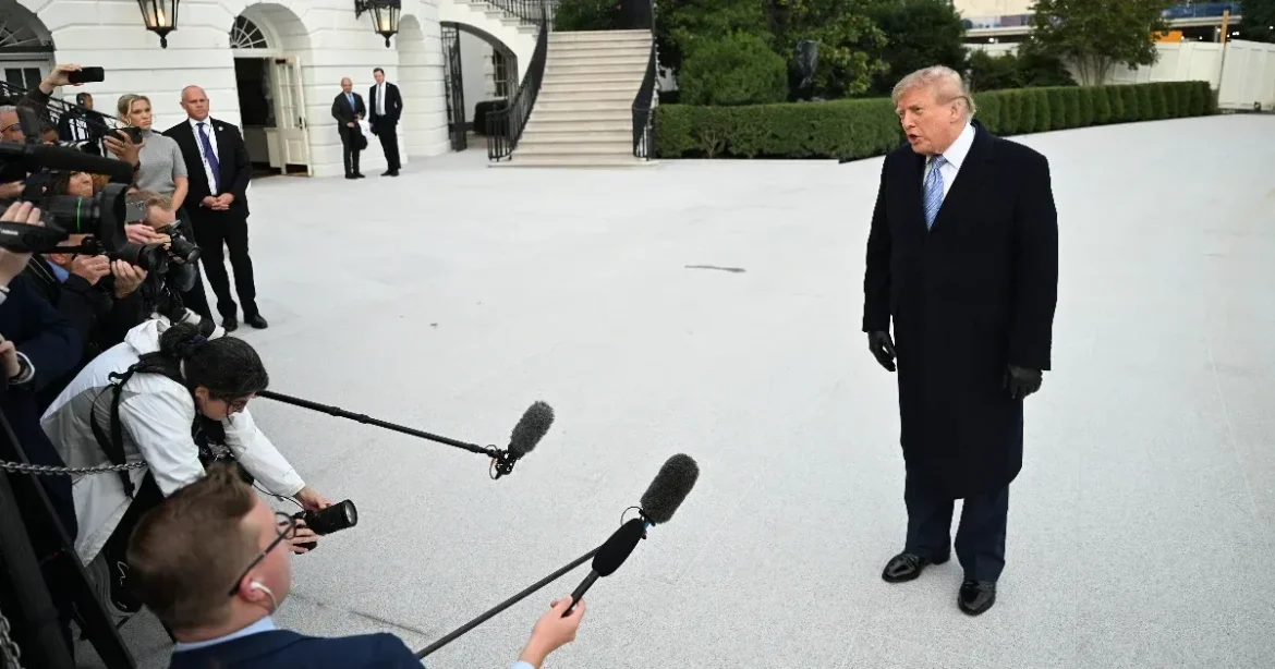 Bíróság: Trumpéknak vissza kell engedniük a Fehér Házba a kitiltott médiumokat