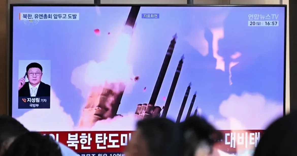 Észak-Korea vasárnap három órán belül két ballisztikus rakétát lőtt ki