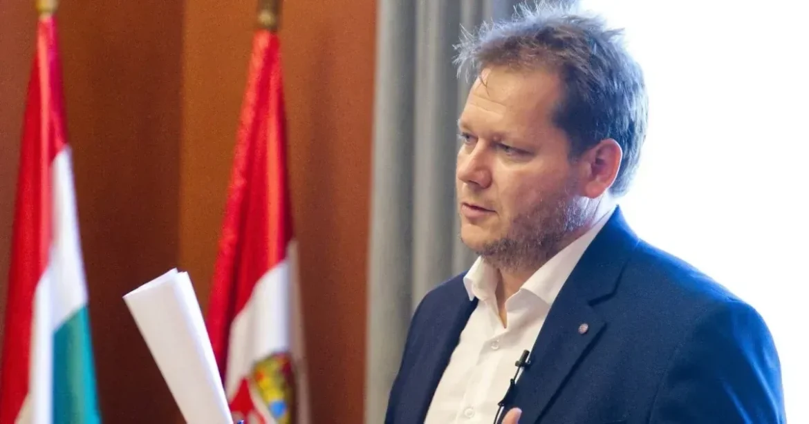 Fideszes alpolgármester lakik szociális bérlakásban Kecskeméten