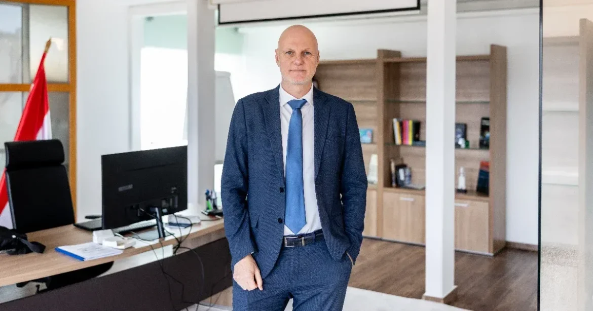 Gyerekem ne lásson háborús uszítást az iskolai buszmegállóban. Ez megfizethetetlen.