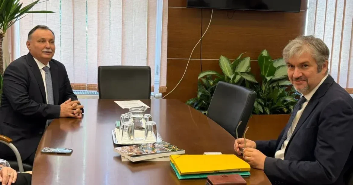 Hadházy Ákos meglátogatta Gajdos Lászlót a minisztériumában