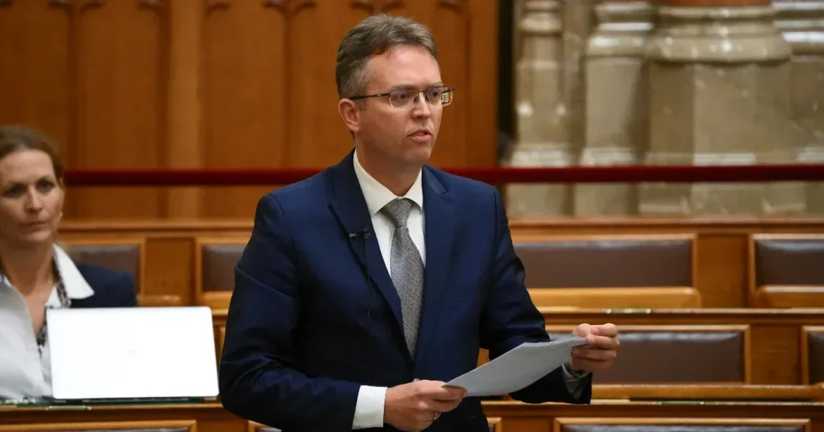 Hankó Balázs távozott az ülésteremből idézés után