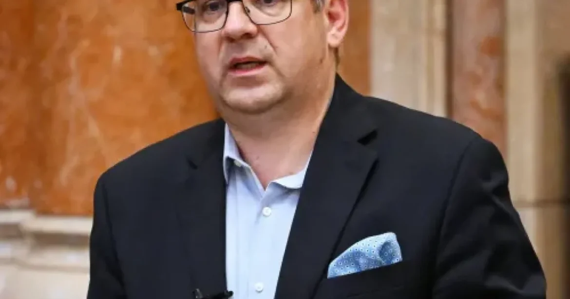 KDNP-s Seszták Miklós mentelmi jogát is kiadja a parlament