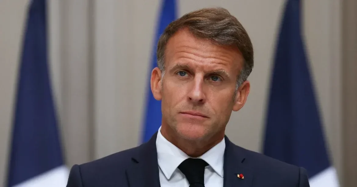 Macron védi a francia létfontosságú infrastruktúrát az orosz hibridtámadásoktól