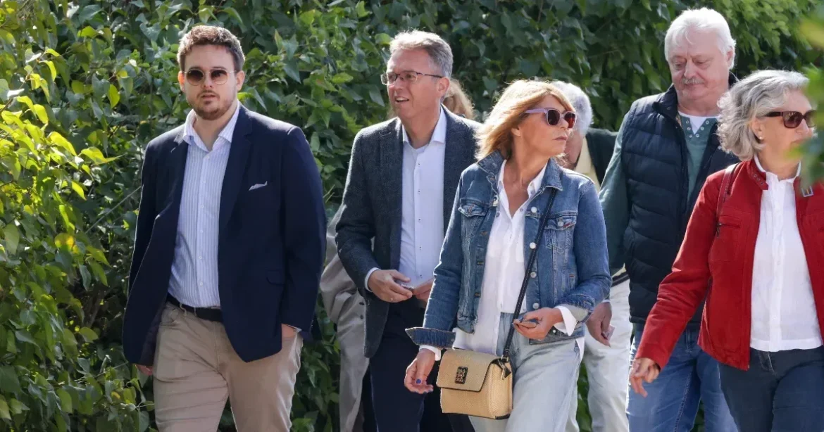 Megérkeztek a szokásos vendégek Kötcsére, de Orbán csak a beszéde előtt tűnik fel
