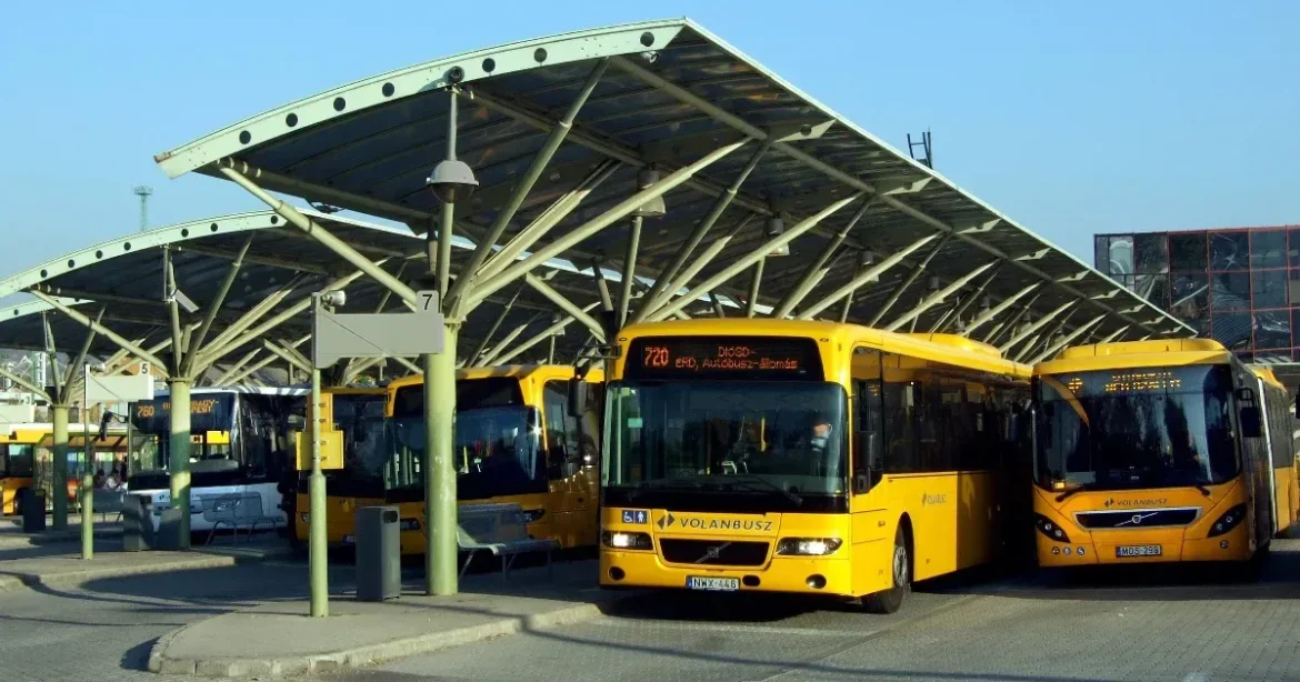 Miről szól a Volánbusz-ügy, amiért előállították Jellinek Dánielt és Szivek Norbertet?