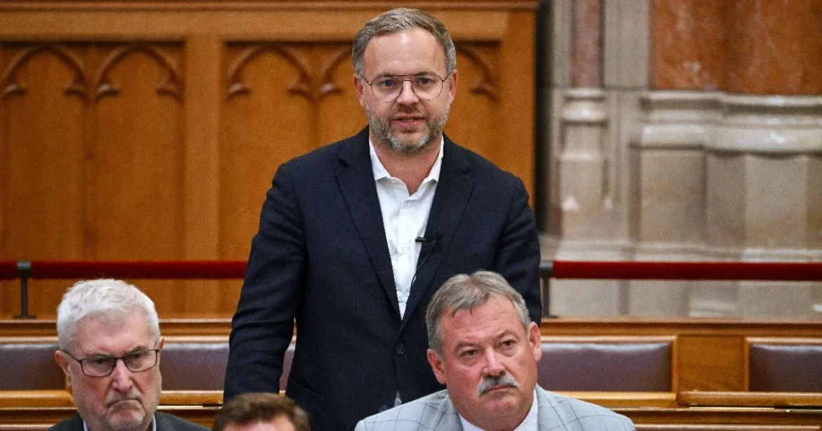 Orbán Balázs az EP-be megy, Szekeres Pál váltja, aki Lázár helyére ül a parlamentben