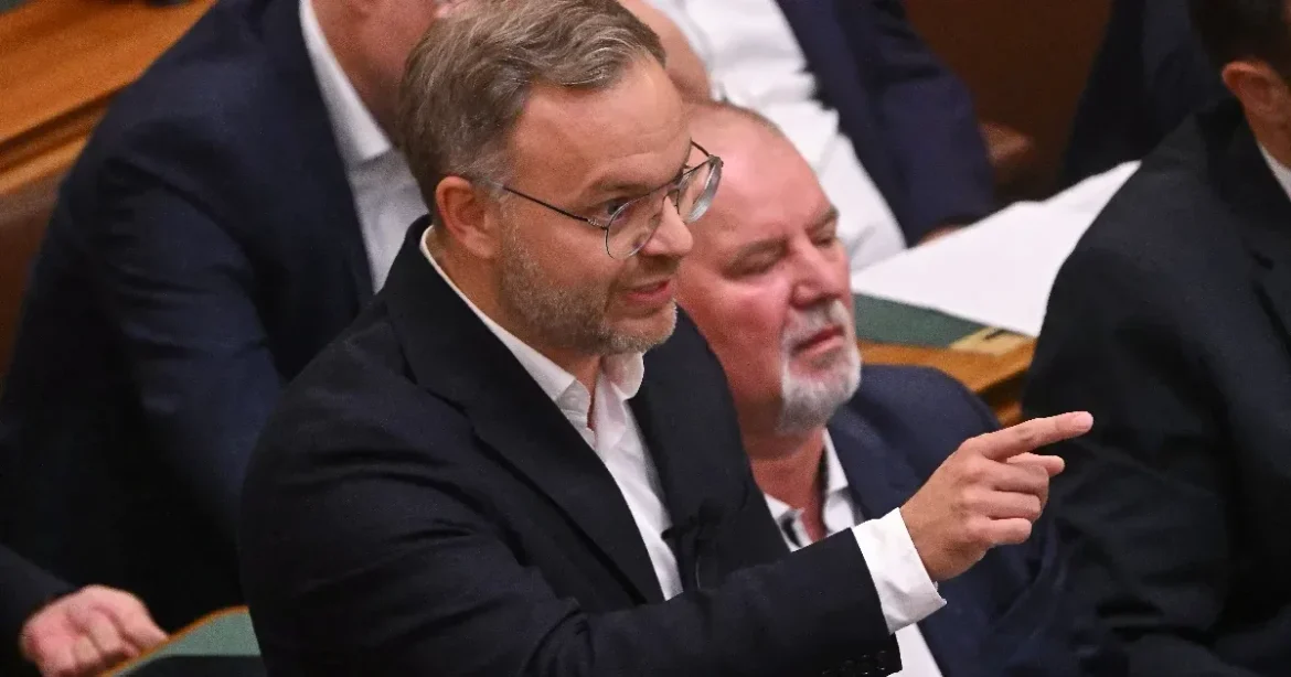 Orbán Balázs egy nap után az EP-ben három dolgot döntött el, az első: levelet ír