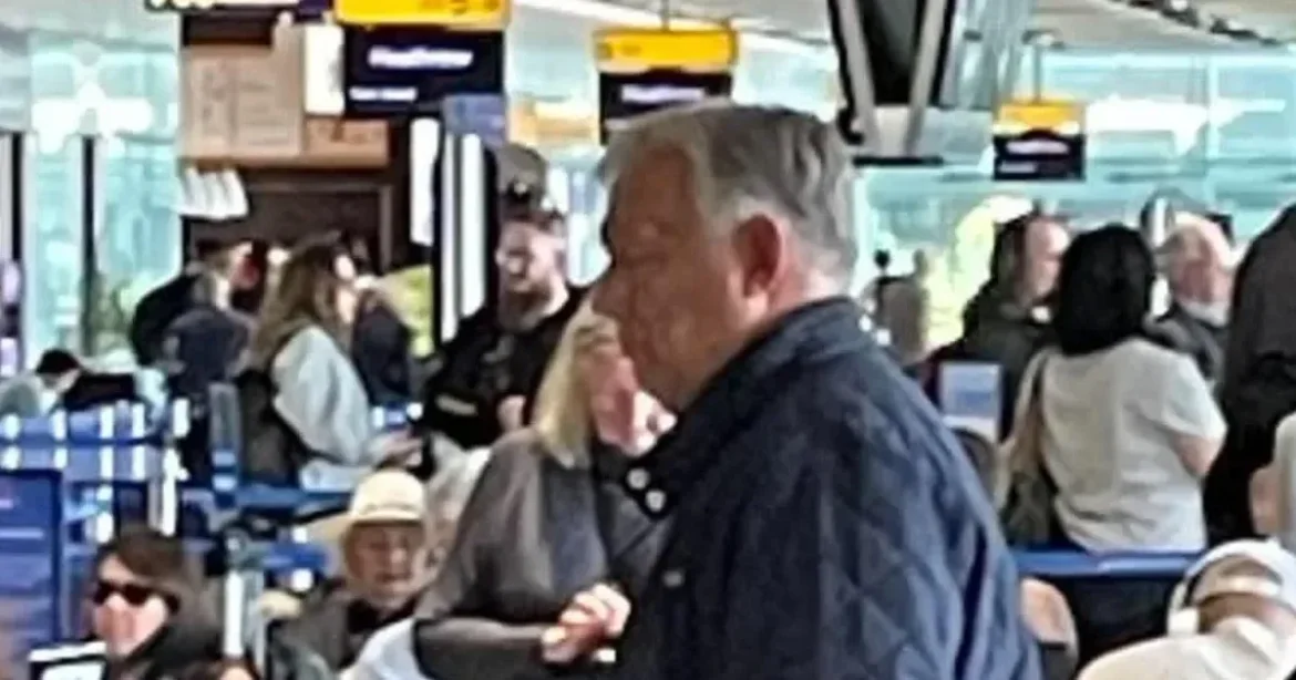 Orbán Facebookja élőzte Hankó kivonulását, miközben Belfastban meccset néz