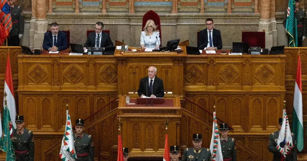 Rendkívüli ülésen dönthet hétfőn a parlament a legfőbb ügyészről