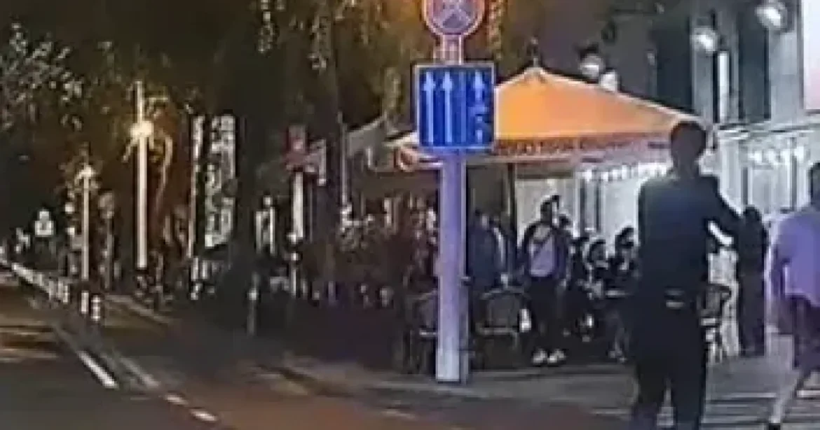 Rendőrségi gyanú: turista verte ájultra a járókelőt a Nagykörúton