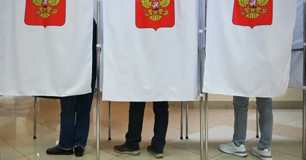 Támadás érte az orosz választási rendszert a voksolás második napja előtt