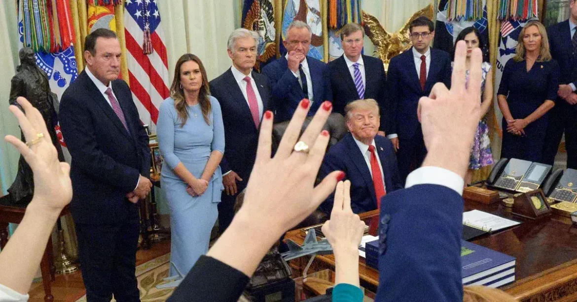 Trump két tévét és egy lapot is kitiltott a Fehér Házból, de a döntés máris visszaütött