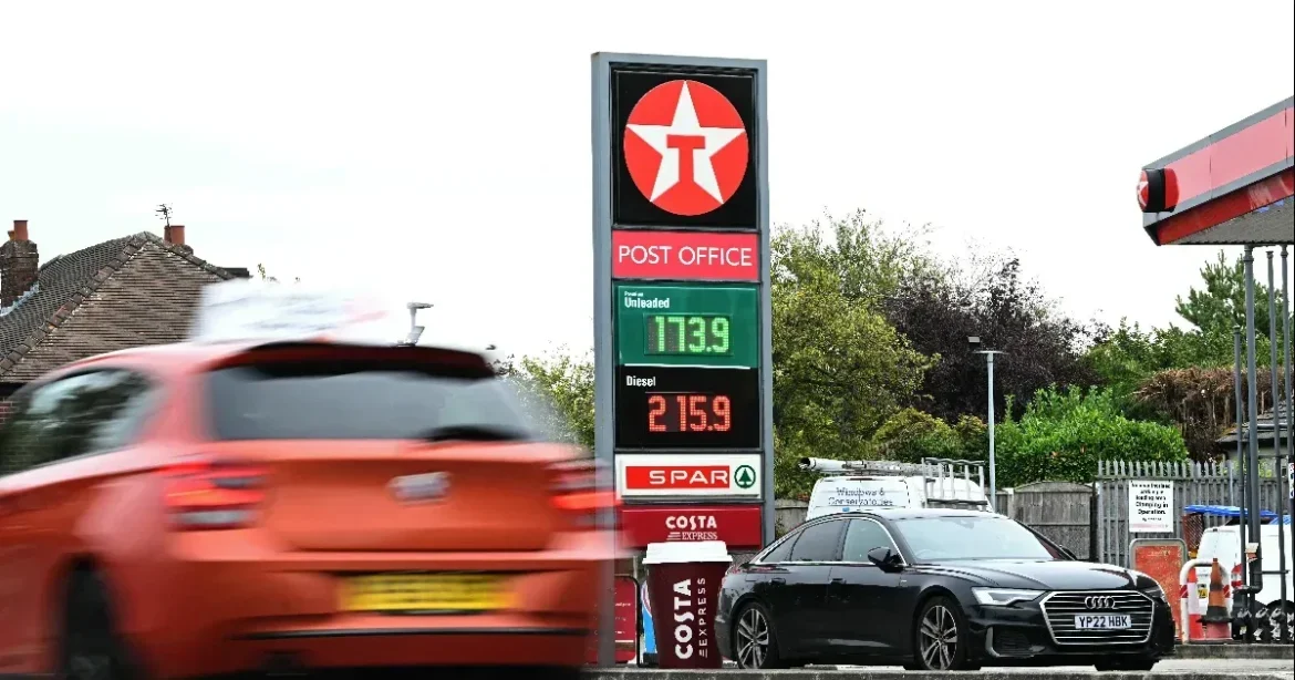 Rekordot döntött a brit dízel ára, de máshol is drágul az üzemanyag