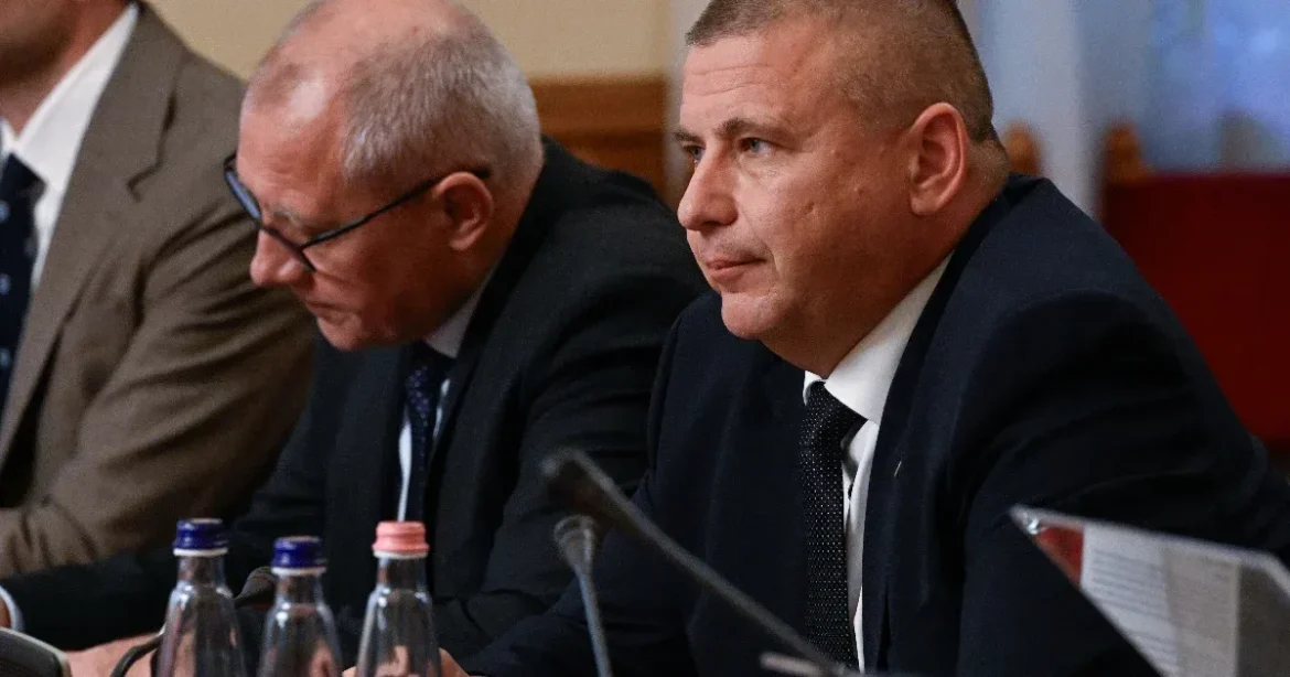 Ruszin-Szendi Romulusz feljelentést tesz a 108 páncélozott jármű ügyében